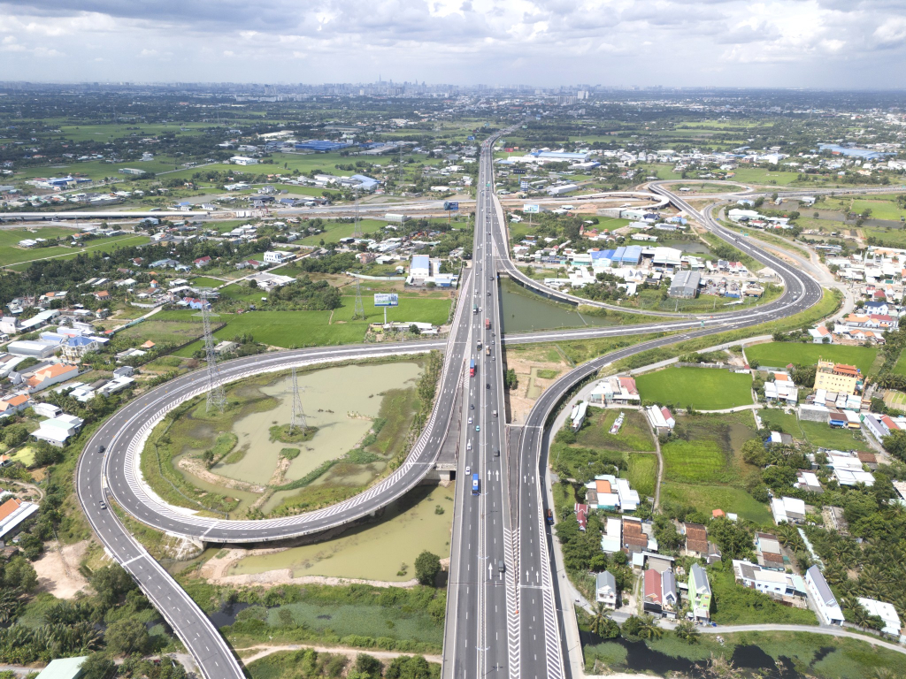 Kết cấu hạ tầng giao thông của tỉnh được đầu tư đồng bộ, hiện đại, kết nối vùng tạo sức bật phát triển kinh tế trong thời gian tới