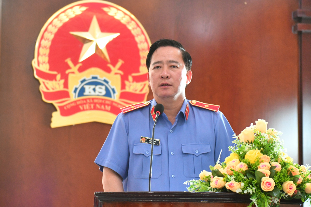 Viện trưởng Viện kiểm sát Nhân dân tỉnh Mai Văn Linh phát biểu tại hội nghị