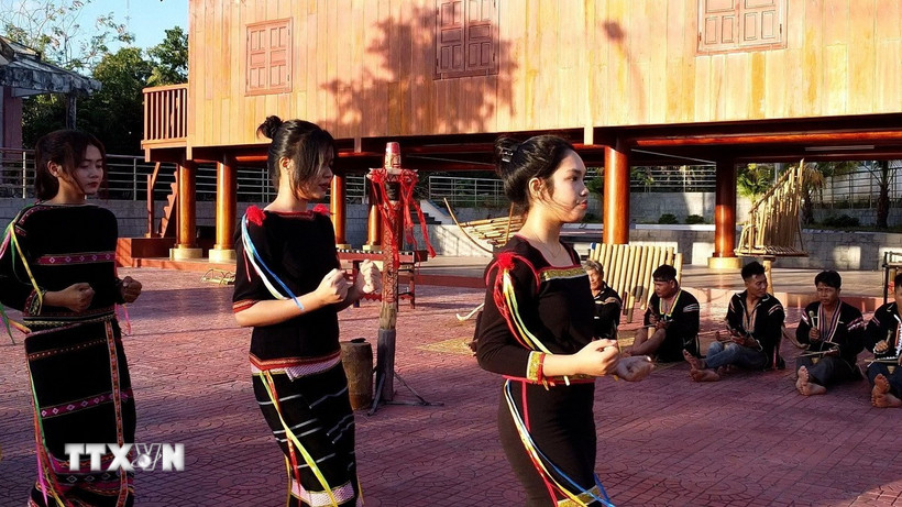 Sắc Xu&acirc;n hội tụ - Bản h&ograve;a ca đo&agrave;n kết của c&aacute;c d&acirc;n tộc Việt Nam