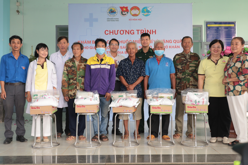 X&atilde; Ho&agrave; Hội: Kh&aacute;m bệnh v&agrave; tặng qu&agrave; cho 400 người d&acirc;n 