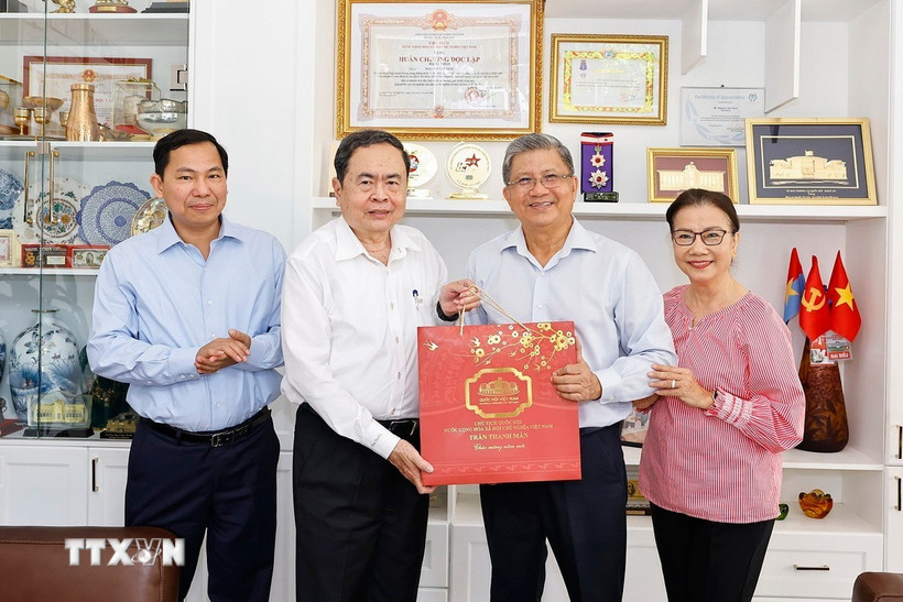 Chủ tịch Quốc hội thăm, tri &acirc;n c&aacute;c đồng ch&iacute; nguy&ecirc;n l&atilde;nh đạo Đảng, Nh&agrave; nước