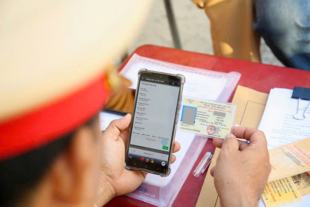 Giấy ph&eacute;p l&aacute;i xe giả, hậu quả thật