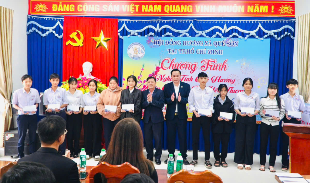 Nghĩa t&igrave;nh qu&ecirc; hương: Xu&acirc;n ấm &aacute;p - Tết y&ecirc;u thương