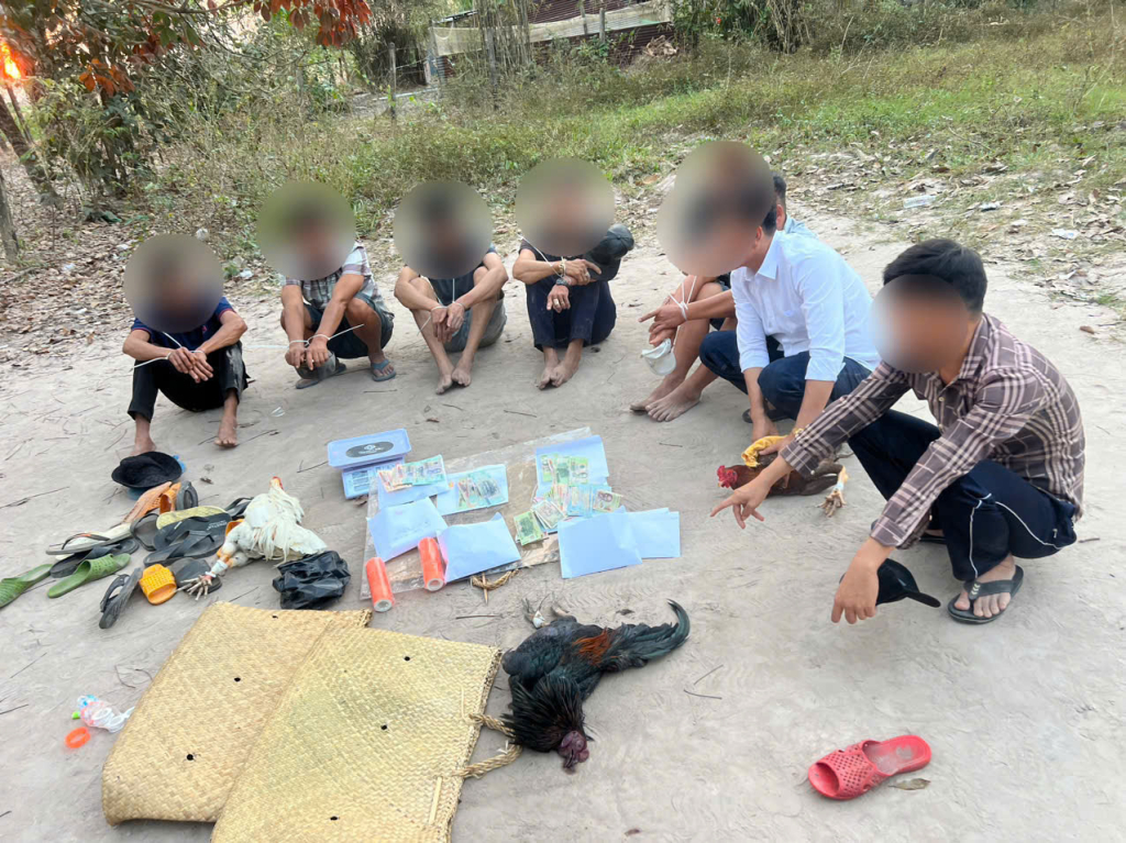 Các đối tượng cùng tang vật