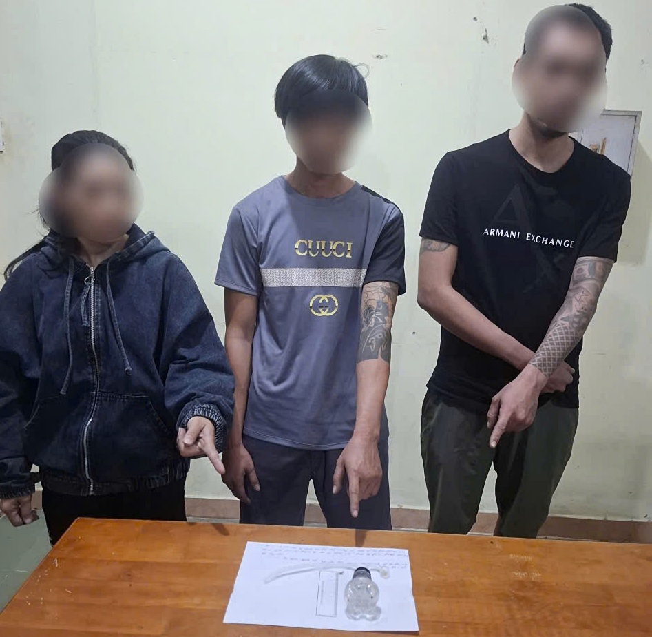 Các đối tượng cùng tang vật