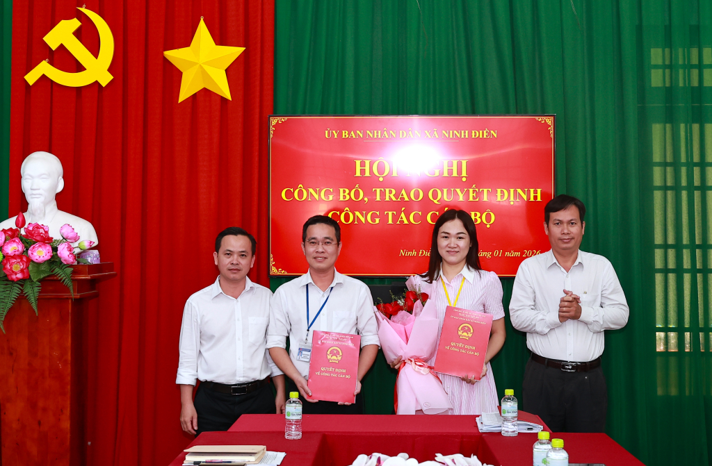 X&atilde; Ninh Điền c&ocirc;ng bố quyết định c&ocirc;ng t&aacute;c c&aacute;n bộ 