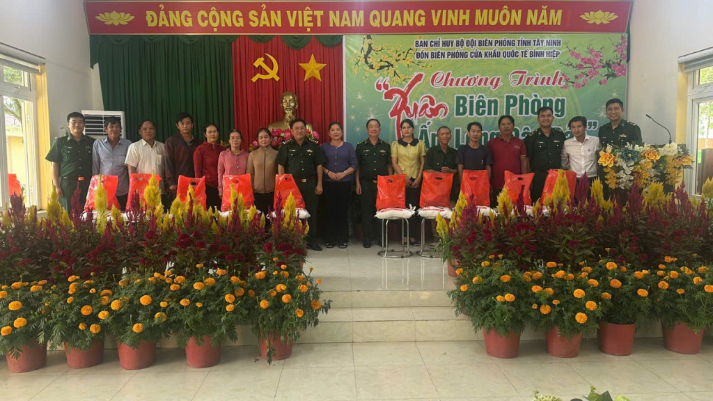 &lsquo;Xu&acirc;n Bi&ecirc;n ph&ograve;ng ấm l&ograve;ng d&acirc;n bản&rsquo; tại x&atilde; B&igrave;nh Hiệp