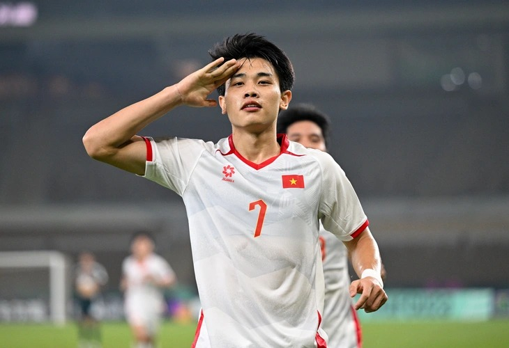 Gi&agrave;nh Vua ph&aacute; lưới, Đ&igrave;nh Bắc tiếp tục được AFC vinh danh