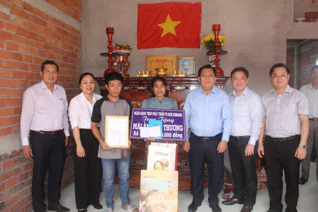 Xu&acirc;n về tr&ecirc;n những miền qu&ecirc;