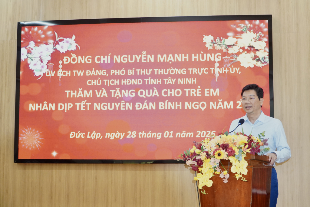 Ủy viên BCH Trung ương Đảng, Phó Bí thư Thường trực Tỉnh ủy, Chủ tịch HĐND tỉnh Tây Ninh Nguyễn Mạnh Hùng phát biểu tại buổi lễ