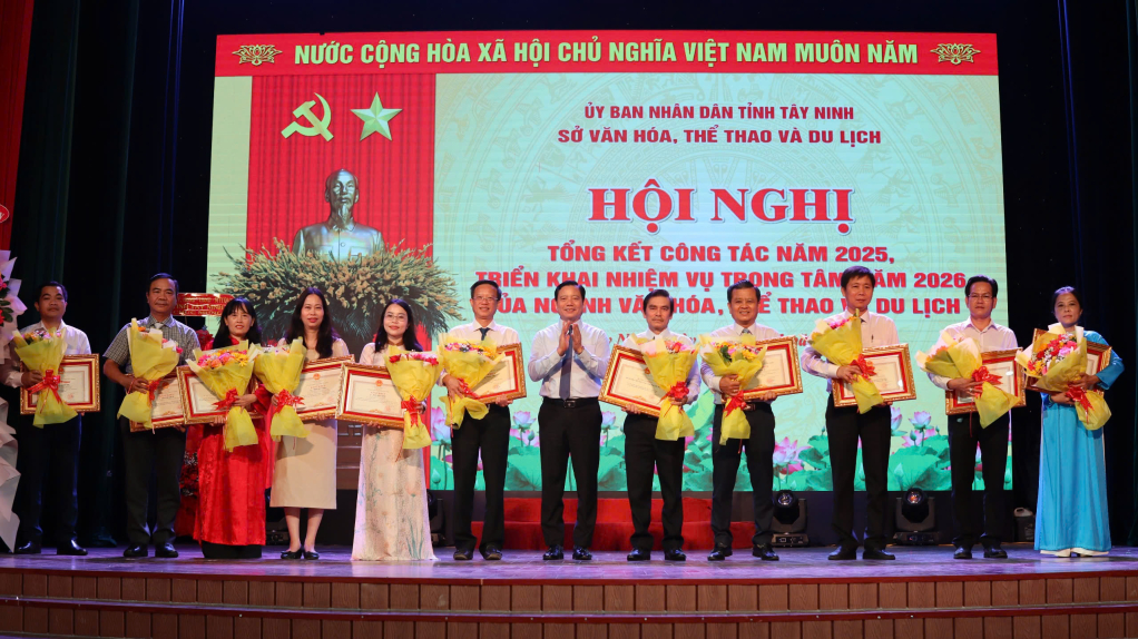 Các cá nhân nhận Bằng khen của Chủ tịch UBND tỉnh 