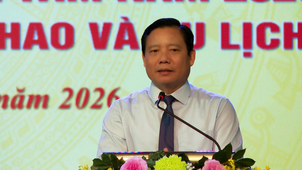 Phó Chủ tịch UBND tỉnh Phạm Tấn Hòa phát biểu tại hội nghị 