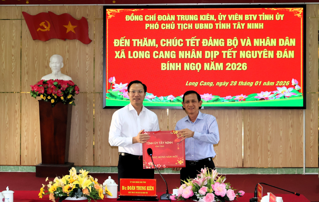 29,01,long,cang,pho,chu,tich,ubnd,tinh,doan,trung,kien,tham,chuc,tet,dang,bo,va,nhan,dan,long,cang,tet,binh,ngo,2026,camtu2,00031829.jpg