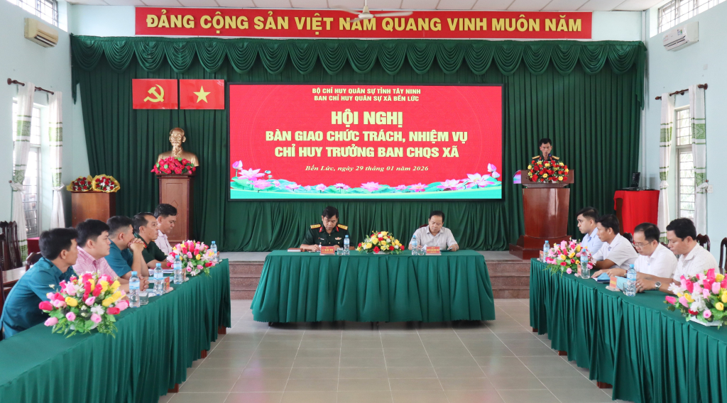 ngay,29,1,2026,ben,luc,ban,giao,chuc,trach,nhiem,vu,chi,huy,truong,ban,chi,huy,quan,su,xa,hinh,1,14411129.jpg