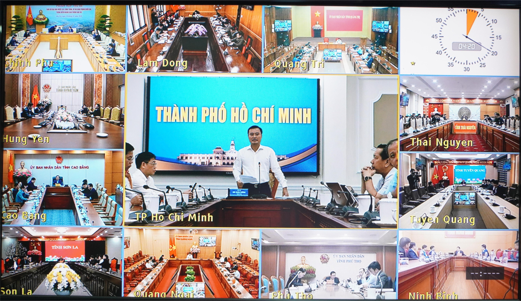 Đại diện lãnh đạo các địa phương có dự án đi qua báo cáo tình hình giải phóng mặt bằng, bố trí vốn và tổ chức thi công tại phiên họp trực tuyến