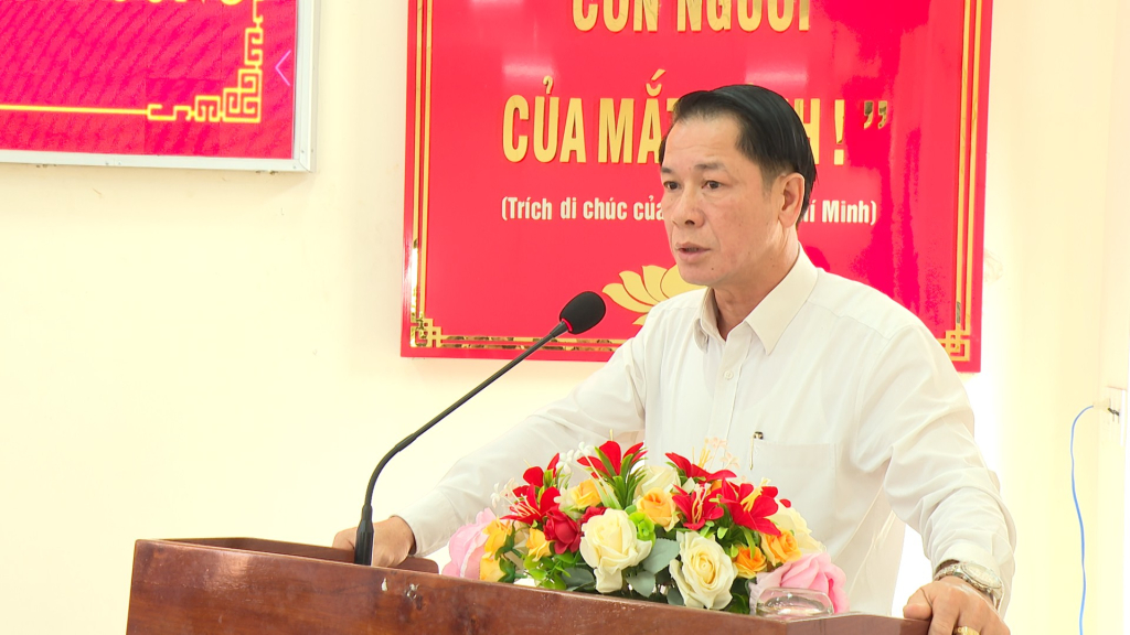 Đại diện Ủy ban bầu cử các xã đã báo cáo khái quát tình hình chỉ đạo, triển khai công tác bầu cử trên địa bàn