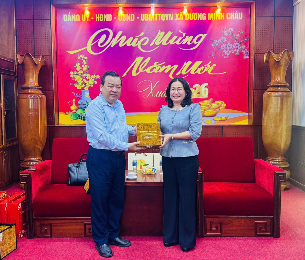 Ph&oacute; B&iacute; thư Tỉnh ủy Phạm H&ugrave;ng Th&aacute;i thăm, ch&uacute;c tết c&aacute;c địa phương