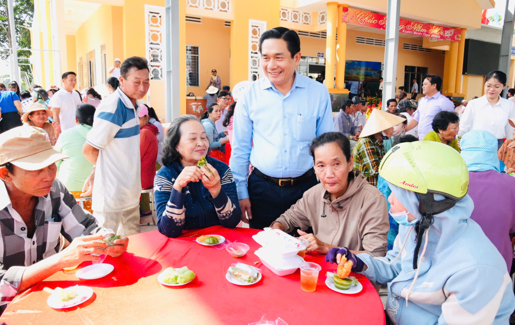 X&atilde; T&acirc;n Tập tổ chức chương tr&igrave;nh 'Xu&acirc;n ấm &aacute;p &ndash; Tết nghĩa t&igrave;nh'