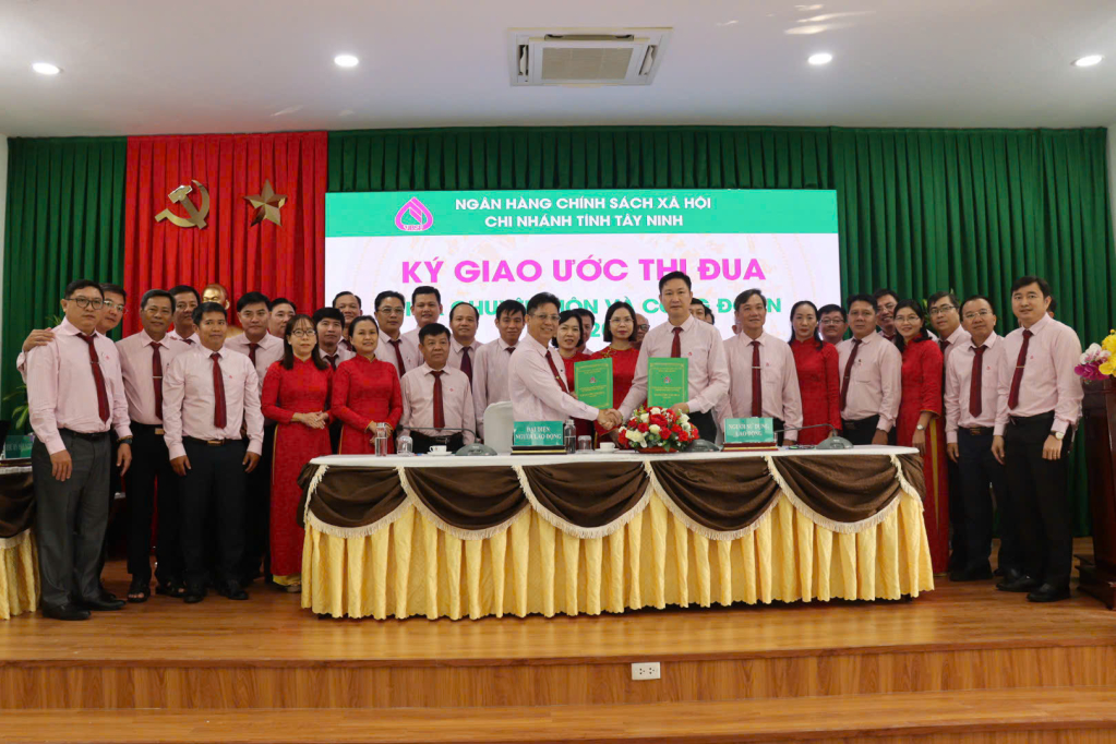 Chi nh&aacute;nh NHCSXH tỉnh T&acirc;y Ninh tổ chức hội nghị người lao động 