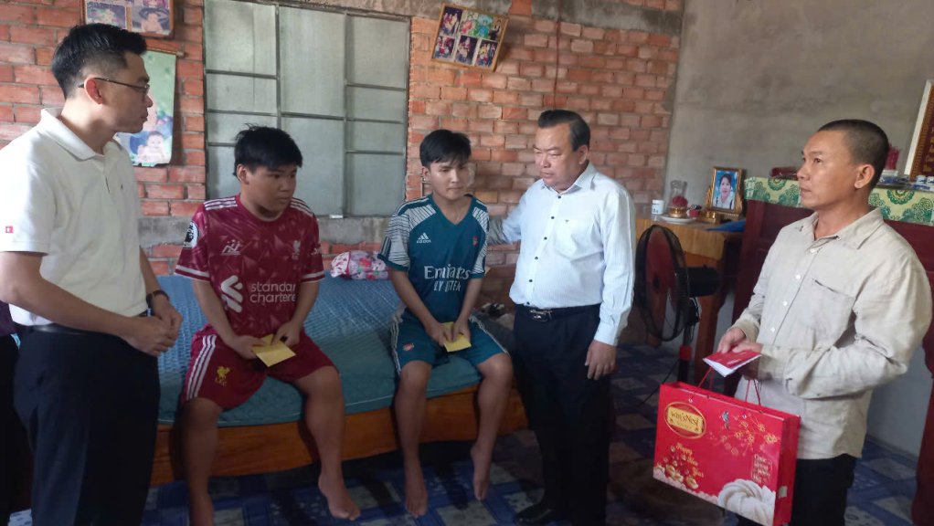 Đoàn thăm, tanhg85 quà trẻ em có hoàn cảnh đặc biệt khó khăn