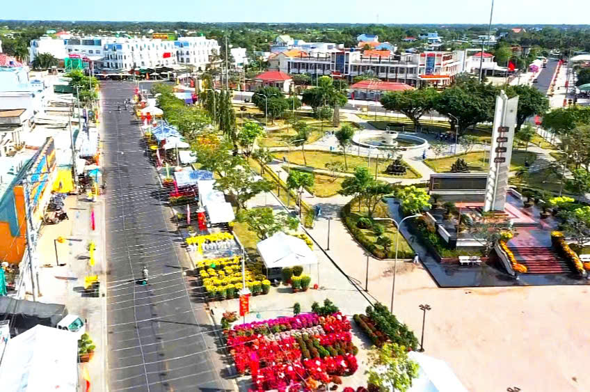 T&acirc;n Trụ: Tạm ngưng c&aacute;c phương tiện xe &ocirc; t&ocirc; lưu th&ocirc;ng qua khu vực tổ chức chợ hoa Xu&acirc;n B&iacute;nh Ngọ