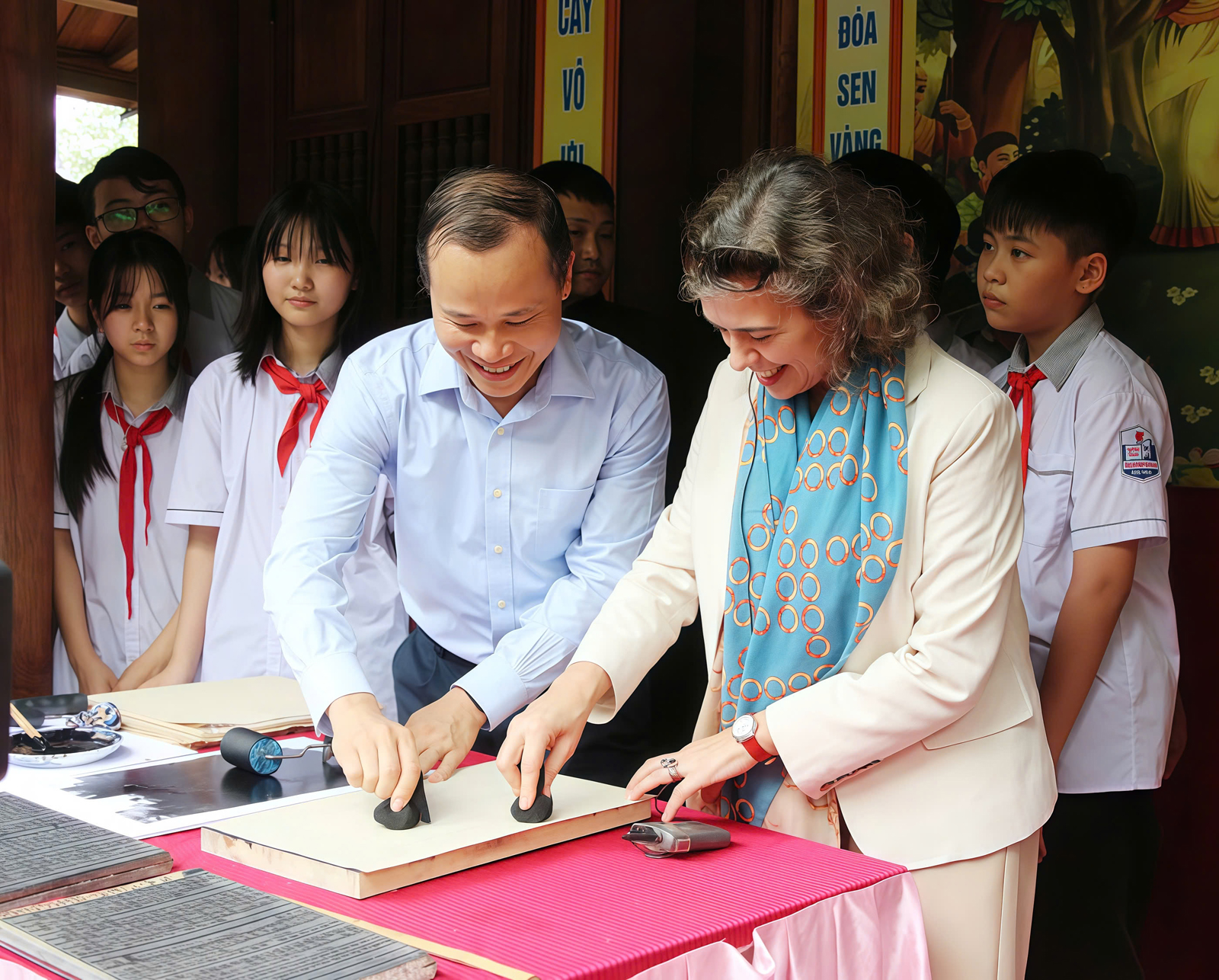 Ảnh với chú thích