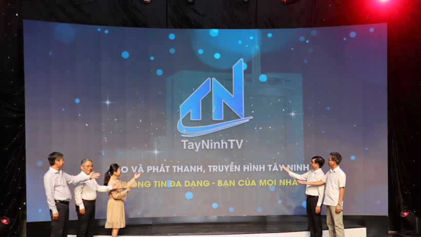 X&uacute;c động khoảnh khắc h&ograve;a s&oacute;ng k&ecirc;nh TN TV