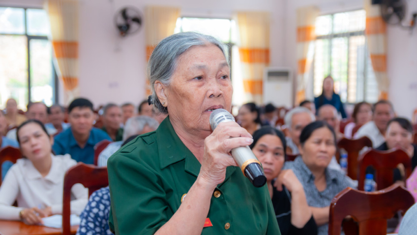 Cử tri x&atilde; T&acirc;n Th&agrave;nh kiến nghị nhiều về giao th&ocirc;ng, m&ocirc;i trường