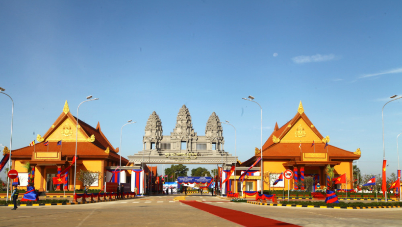 Đẩy mạnh ph&aacute;t triển kinh tế mậu bi&ecirc;n