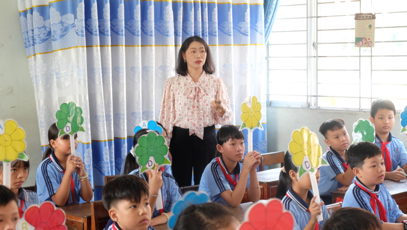 Những gi&aacute;o vi&ecirc;n ti&ecirc;u biểu trong học tập v&agrave; l&agrave;m theo gương B&aacute;c