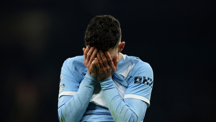 Bị Chelsea cầm hòa phút 90+4, Man City kém Arsenal 6 điểm