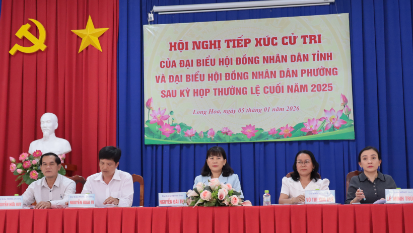 Tổ đại biểu số 3 HĐND tỉnh tiếp x&uacute;c cử tri phường Long Hoa