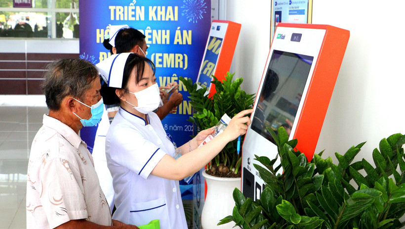 Sử dụng dữ liệu Sổ sức khỏe điện tử t&iacute;ch hợp tr&ecirc;n VNeID thay thế sổ giấy