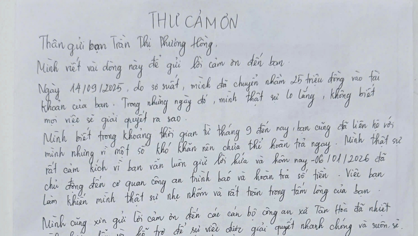 C&ocirc;ng an x&atilde; T&acirc;n H&ograve;a hướng dẫn người d&acirc;n trả lại tiền chuyển khoản nhầm