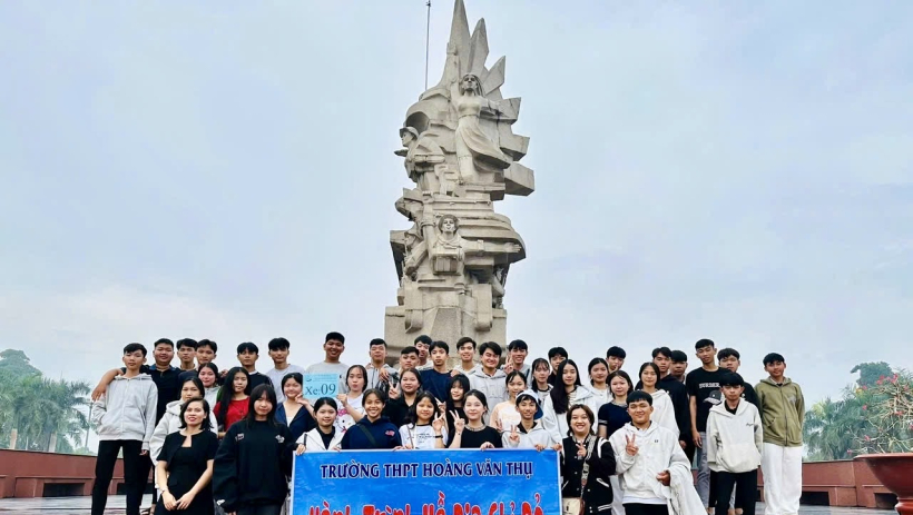 Dạy chữ đi đ&ocirc;i với dạy người