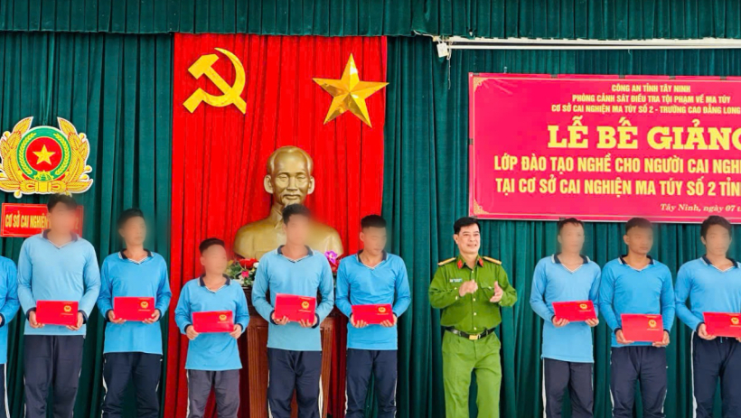 Bế giảng lớp đ&agrave;o tạo nghề cho học vi&ecirc;n cai nghiện ma t&uacute;y 