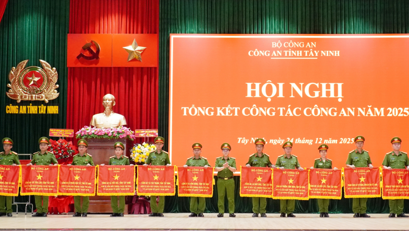 &lsquo;L&aacute; chắn th&eacute;p&rsquo; bảo vệ cuộc sống b&igrave;nh y&ecirc;n cho Nh&acirc;n d&acirc;n