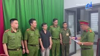 Khởi tố người h&agrave;nh hung t&agrave;i xế, đạp g&atilde;y k&iacute;nh taxi c&ocirc;ng nghệ