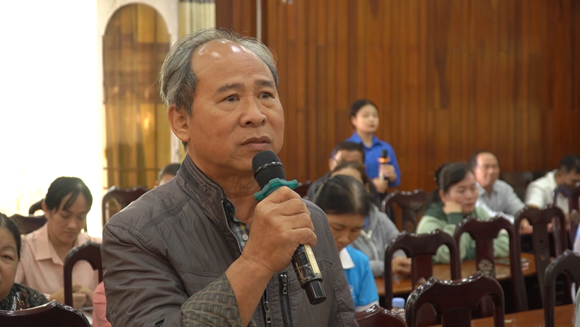 Cử tri Bến Lức kiến nghị xử l&yacute; &ugrave;n tắc giao th&ocirc;ng, giảm &ocirc; nhiễm m&ocirc;i trường