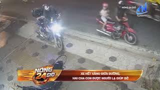 Xe h&ecirc;́t xăng giữa đường, hai cha con được người lạ gi&uacute;p đỡ