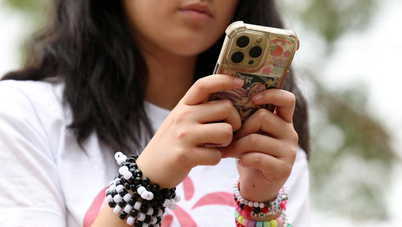 Meta kêu gọi Australia xem xét lại lệnh cấm mạng xã hội với trẻ vị thành niên