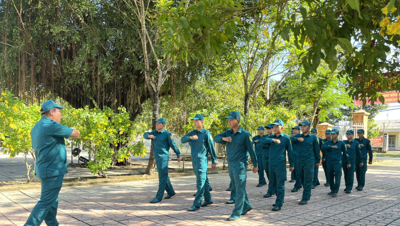 X&acirc;y dựng lực lượng d&acirc;n qu&acirc;n vững mạnh tr&ecirc;n địa b&agrave;n bi&ecirc;n giới