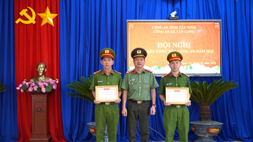 X&atilde; T&acirc;n Long: Tổng kết c&ocirc;ng t&aacute;c C&ocirc;ng an năm 2025