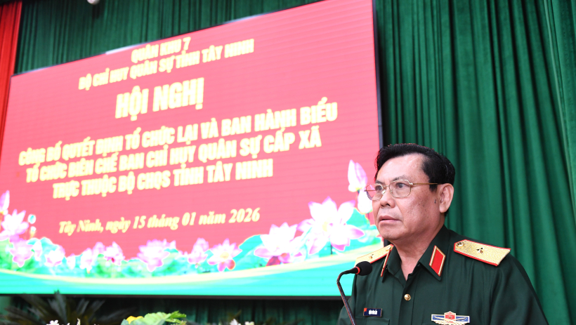 T&acirc;y Ninh: C&ocirc;ng bố quyết định tổ chức lại Ban Chỉ huy Qu&acirc;n sự cấp x&atilde;, phường