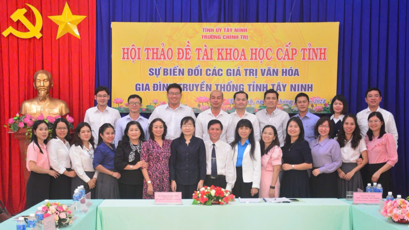 Ph&aacute;t huy vai tr&ograve; văn ho&aacute; gia đ&igrave;nh trong x&acirc;y dựng con người T&acirc;y Ninh thời kỳ chuyển đổi số