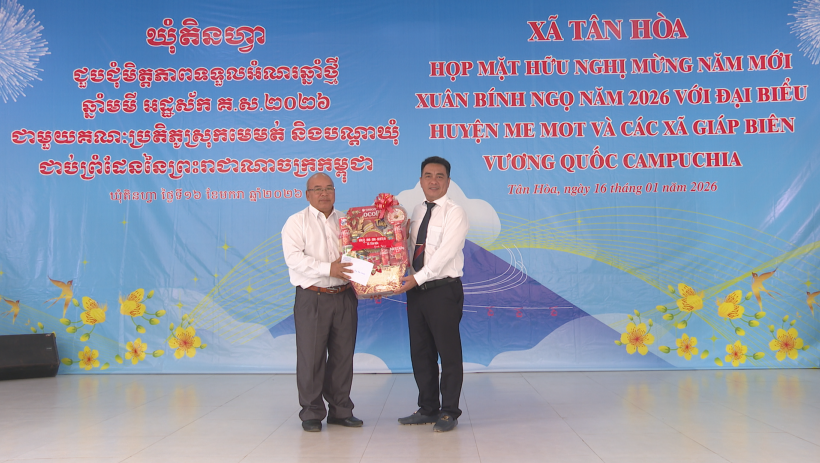 X&atilde; T&acirc;n H&ograve;a gặp mặt hữu nghị đầu xu&acirc;n với c&aacute;c địa phương bi&ecirc;n giới Vương quốc Campuchia