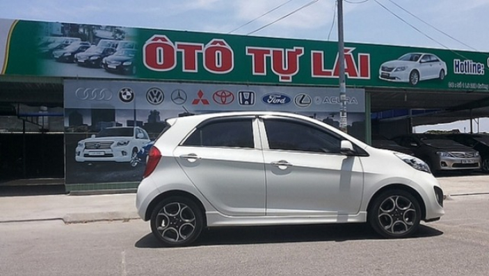 Cho thu&ecirc; xe tự l&aacute;i k&egrave;m t&agrave;i xế bị phạt tới 30 triệu đồng