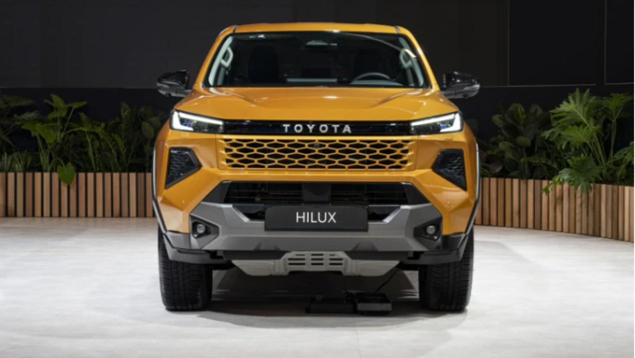 Toyota Hilux 2026 sắp b&aacute;n tại Việt Nam lộ th&ecirc;m th&ocirc;ng tin: Gi&aacute; dự kiến từ 700 triệu, cabin như Prado