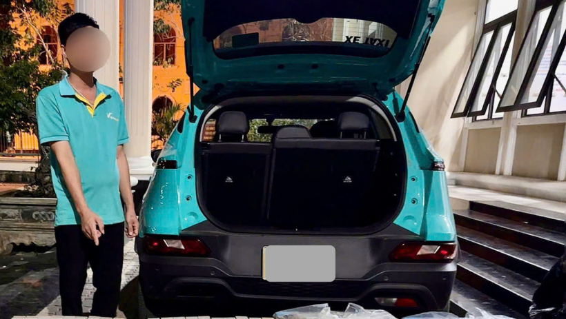 Trạm Cảnh s&aacute;t giao th&ocirc;ng Trảng B&agrave;ng bắt giữ phương tiện vận chuyển 2.000 g&oacute;i thuốc l&aacute; lậu