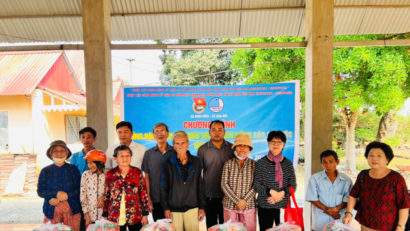 Tuổi trẻ Ninh Điền, H&ograve;a Hội đồng h&agrave;nh c&ugrave;ng thanh thiếu ni&ecirc;n đồng b&agrave;o d&acirc;n tộc